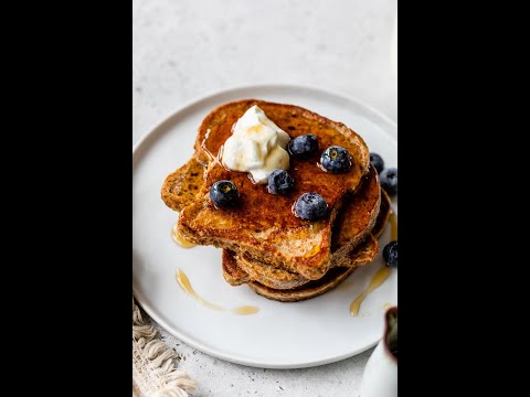 HIGH PROTEIN FRENCH TOAST | healthy breakfast idea #SHORTS #healthyrecipes
